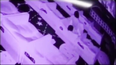 【某某门事件】第316弹 胡尔浩特新悦荟六楼电影院儿童场情侣忍不住啪啪起来，完全不顾及小孩子呀！